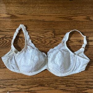 Elegant Lace Underwire Bra - White